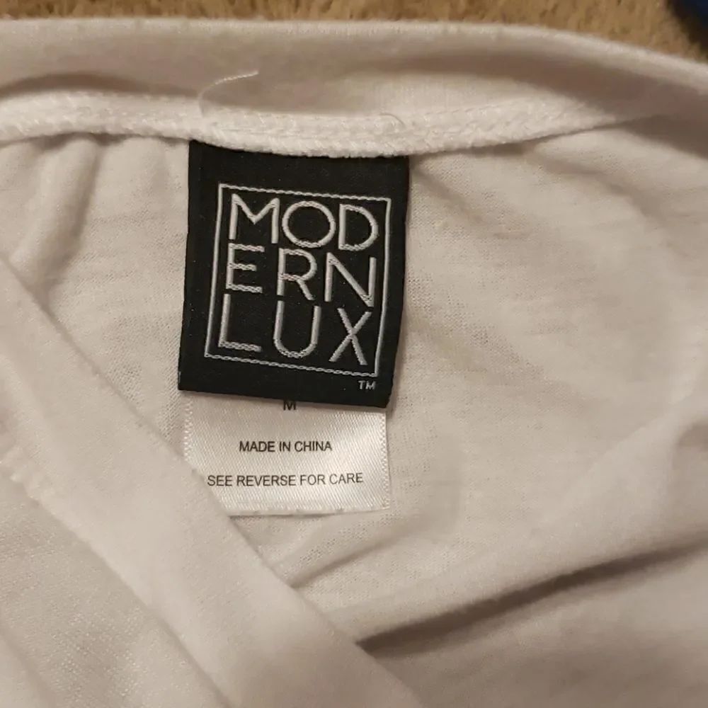 MODERN Lux. White tank with "MRS." print - Picture 3 of 7